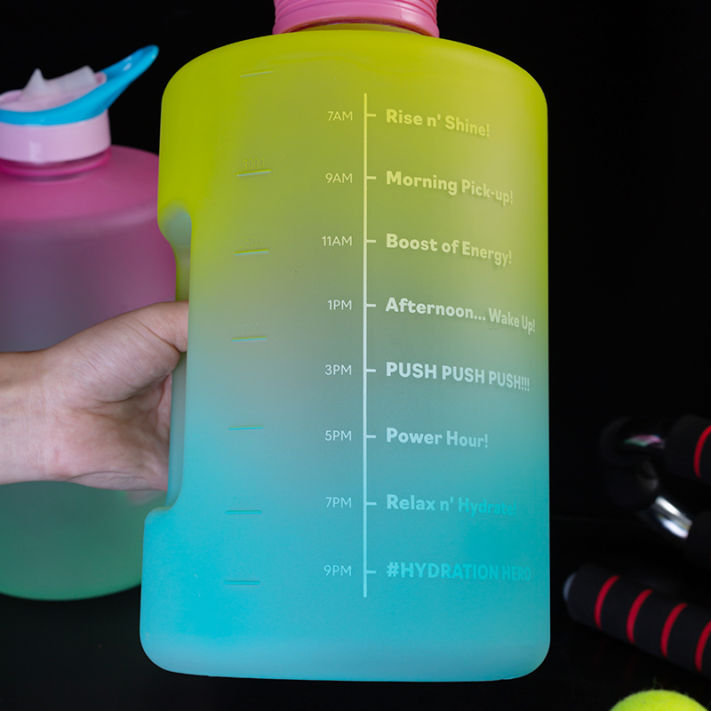 Botella de agua con mango de 1 galón DF201461