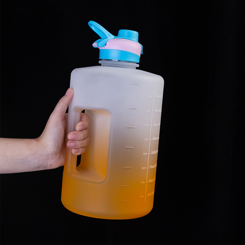 Botella de agua con mango de 1 galón DF201461