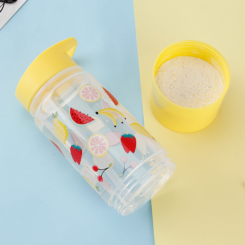 Botella de agua de plástico estilo taza para refrigerios 9688 580 ml