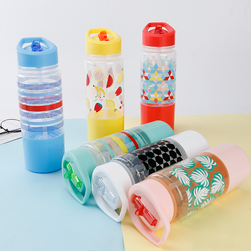 Botella de agua de plástico estilo taza para refrigerios 9688 580 ml